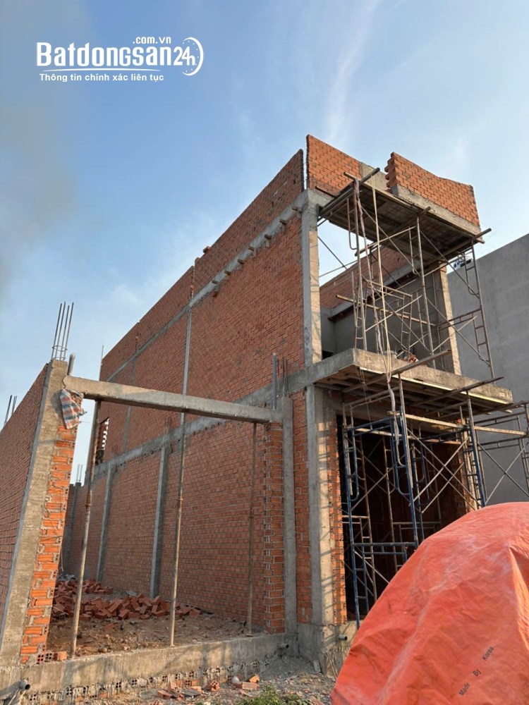 Bán nhà 120m2, 2 tầng, 3PN, và 3WC, giá 2,95 tỷ, P. Chánh Hiệp, TP Hồ Chí Minh.