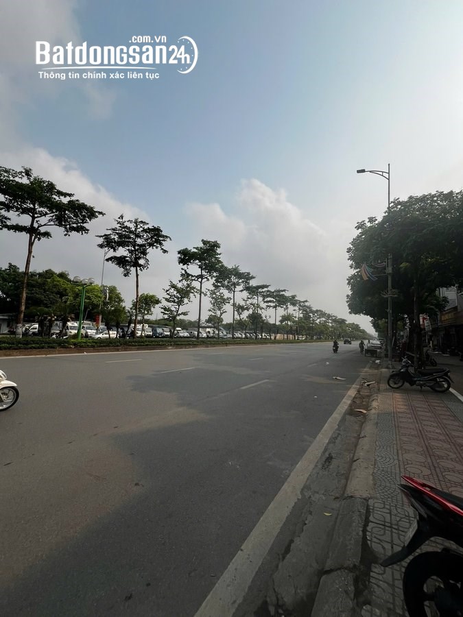 Bán nhà Phố Ngô Gia Tự, Phường Việt Hưng (Q Long Biên cũ), TP Hà Nội - DT 102m2 - 4 Tầng