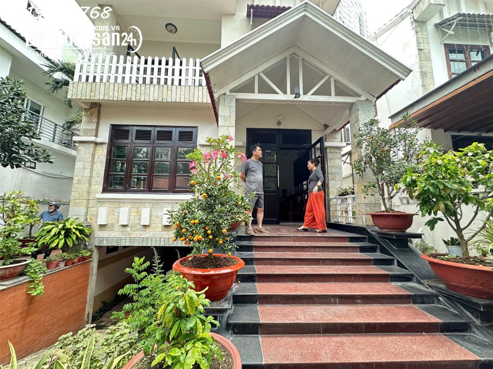 Cho thuê nguyên căn biệt thự La Casa Lê Thị Chợ, P. Phú Thuận, Q7, DT 330m2, 45tr/th