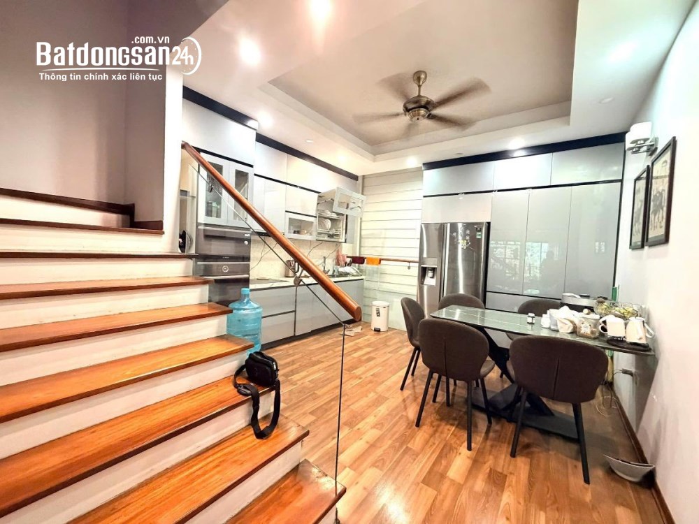 Bán nhà phố Hoàng Cầu, Đống Đa 56m, 5 tầng, mt 4.5m. Giá: 33.8 tỷ