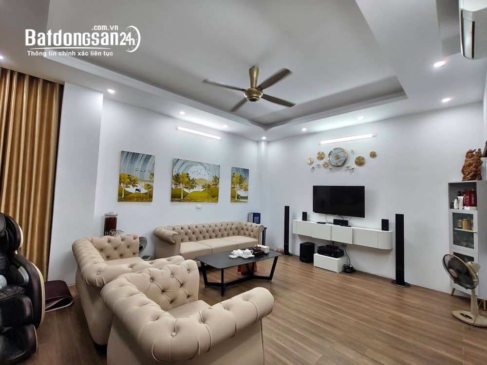 Bán nhà phố Tôn Đức Thắng, Đống Đa 45m, 5 tầng, mt 8m. Giá: 20.3 tỷ