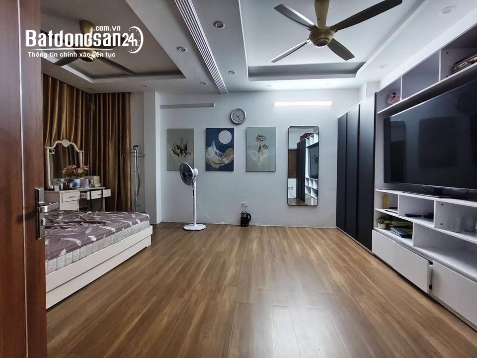 Bán nhà phố Tôn Đức Thắng, Đống Đa 45m, 5 tầng, mt 8m. Giá: 20.3 tỷ