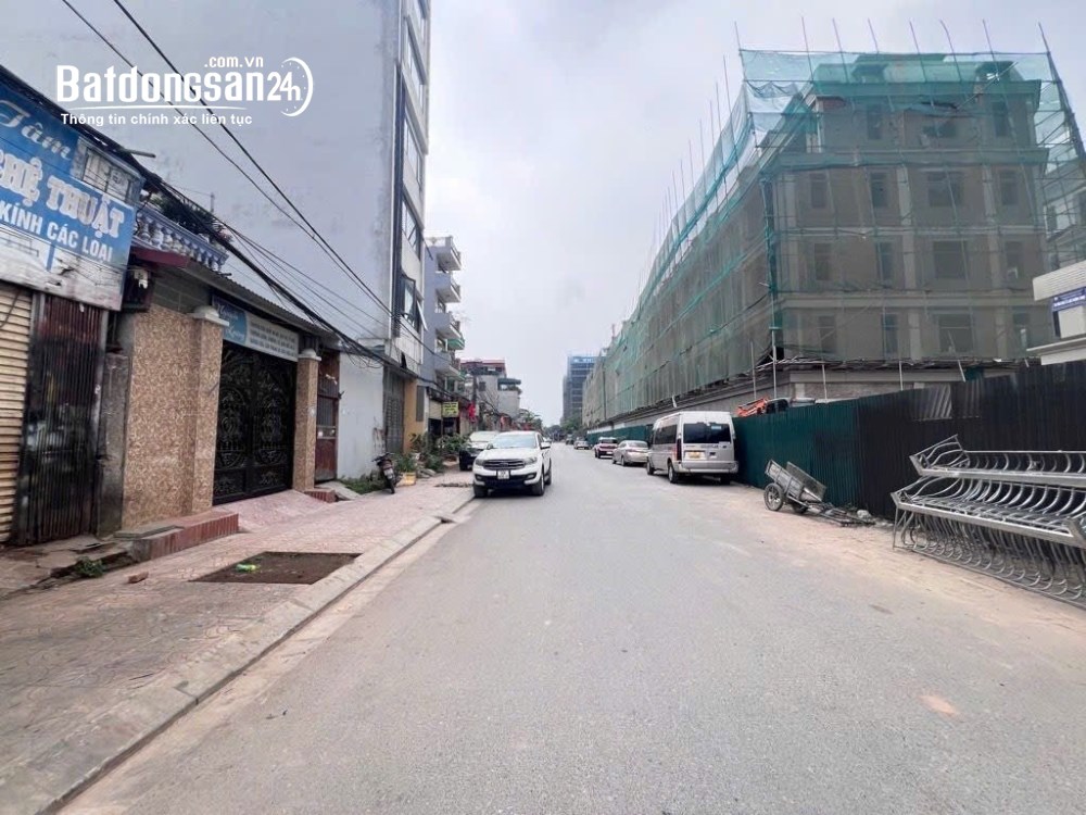 Nhà ở Gia Quất, vỉa hè ô tô tránh, 205m2, nhỉnh 30 tỷ, P. Bồ Đề, TP Hà Nội
