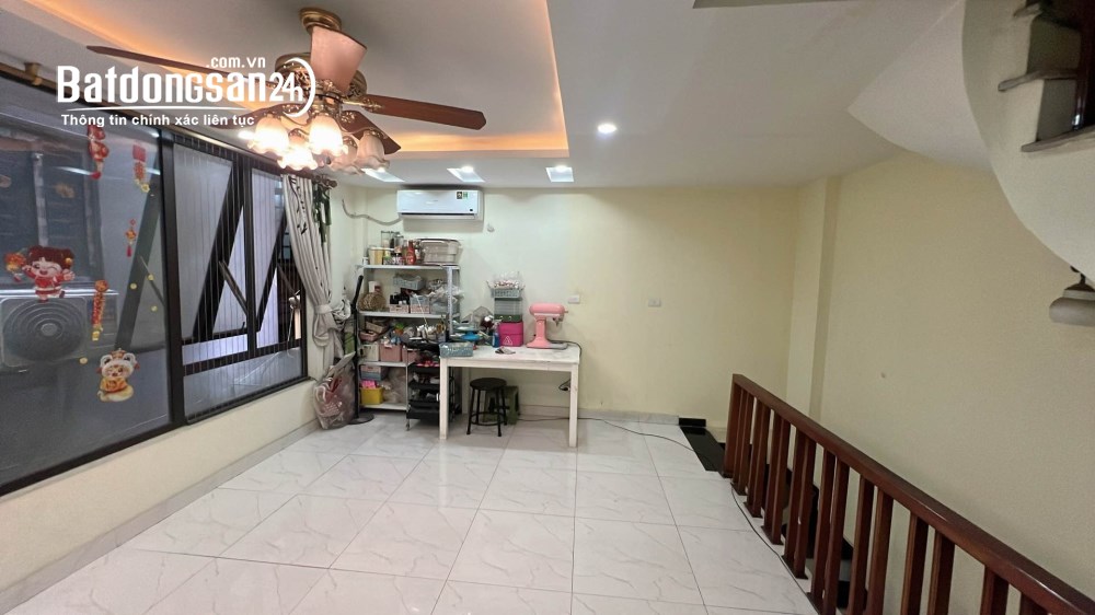 Bán nhà 5 tầng, sổ đỏ, giá 8 tỷ, Đường Mễ Trì Hạ, Phường Từ Liêm, TP Hà Nội
