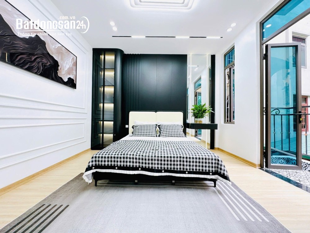 Bán nhà ngõ Thịnh Hào, 22m2, 5 tầng, lg, 100m ra ô tô, an sinh đỉnh, giá 5.2 tỷ, P. Kim Liên, Hà Nội