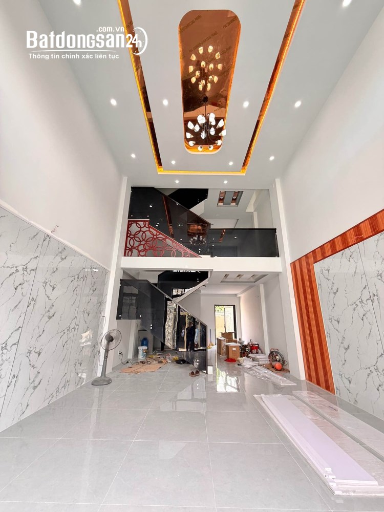 Nhà mặt tiền 110m2, giá 4,99 tỷ, sổ hồng riêng, pháp lý chuẩn Xã Hóc Môn, TP Hồ Chí Minh