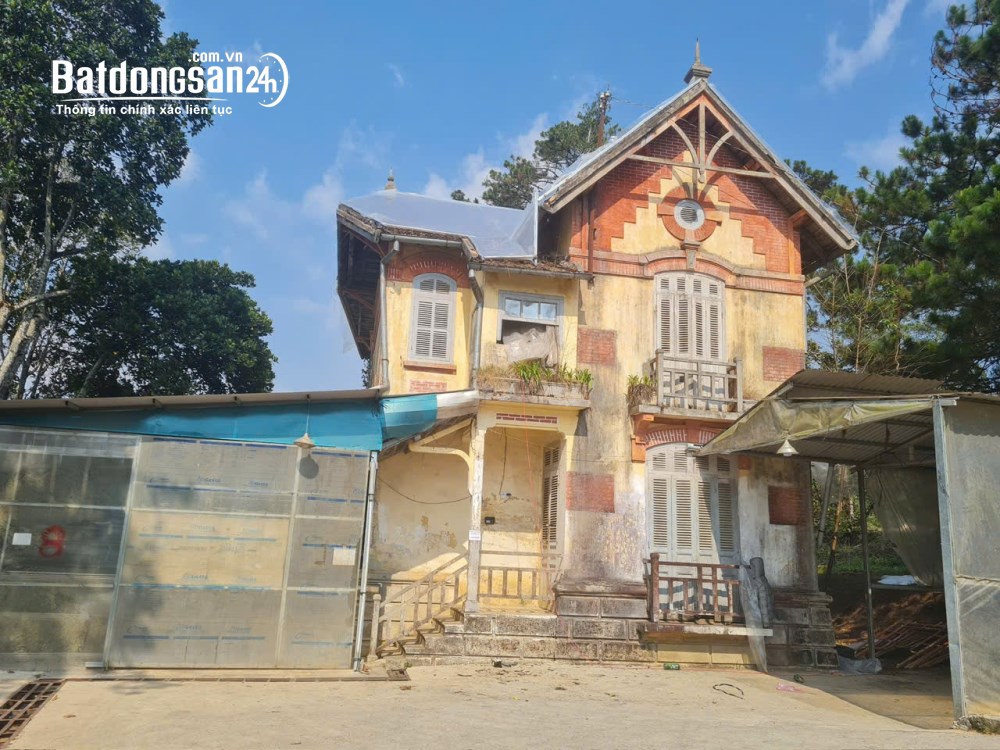 BIỆT THỰ PHÁP CỔ TTTP ĐÀ LẠT 1800M2 PHÁP LÝ RÕ RÀNG 75 TỶ. LH:0909267003.