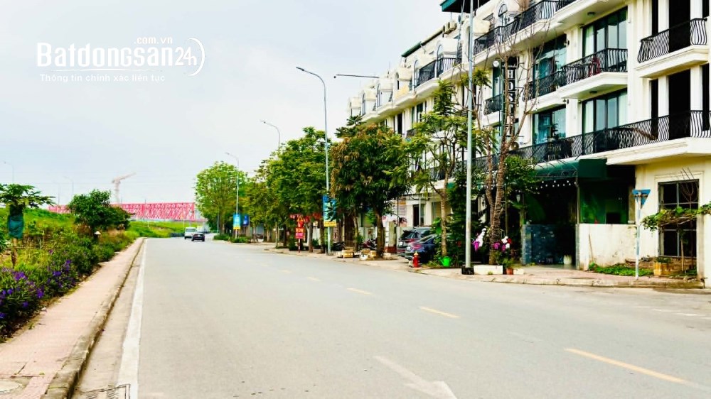 Bán liền kề 77m2, mt 7m, ôtô dừng đỗ ngày đêm, Đ. Nam Đuống, P. Việt Hưng, TP. Hà Nội.
