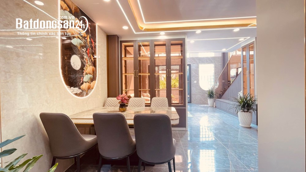 Bán nhà khu VPCP cực hiếm – 4 tầng, view công viên, 5PN, chủ bán đi định cư.