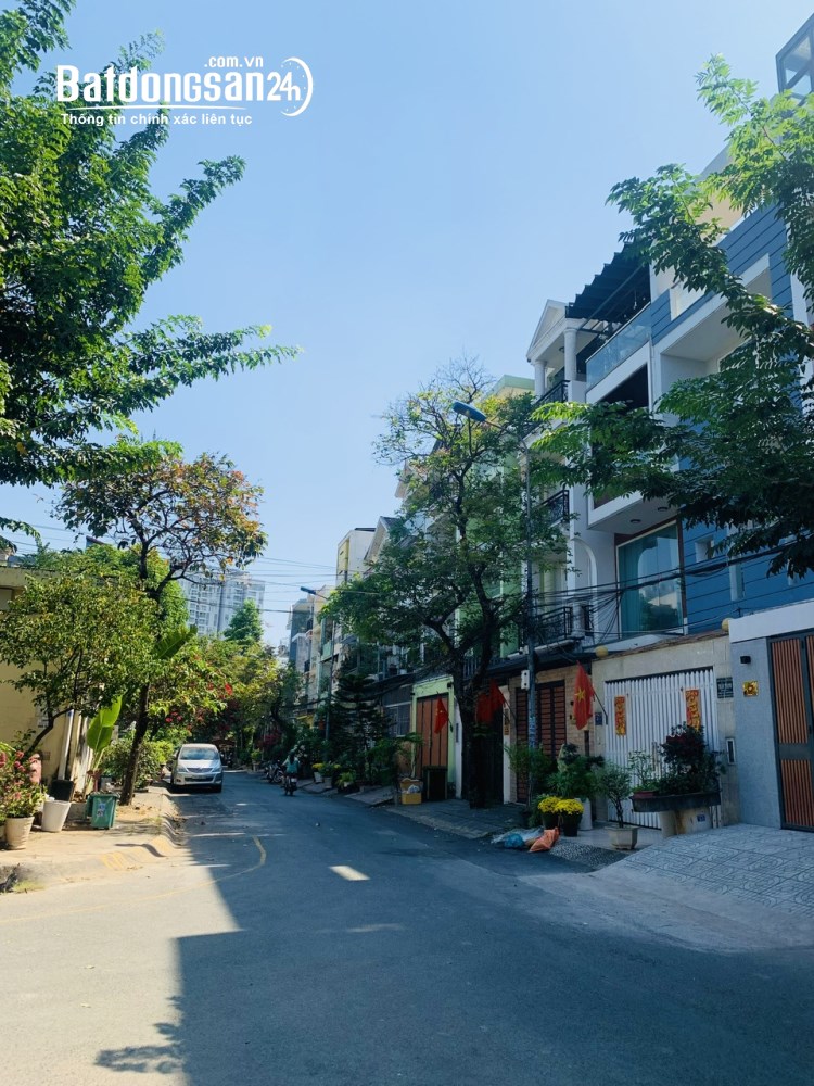 Bán nhà khu VPCP cực hiếm – 4 tầng, view công viên, 5PN, chủ bán đi định cư.