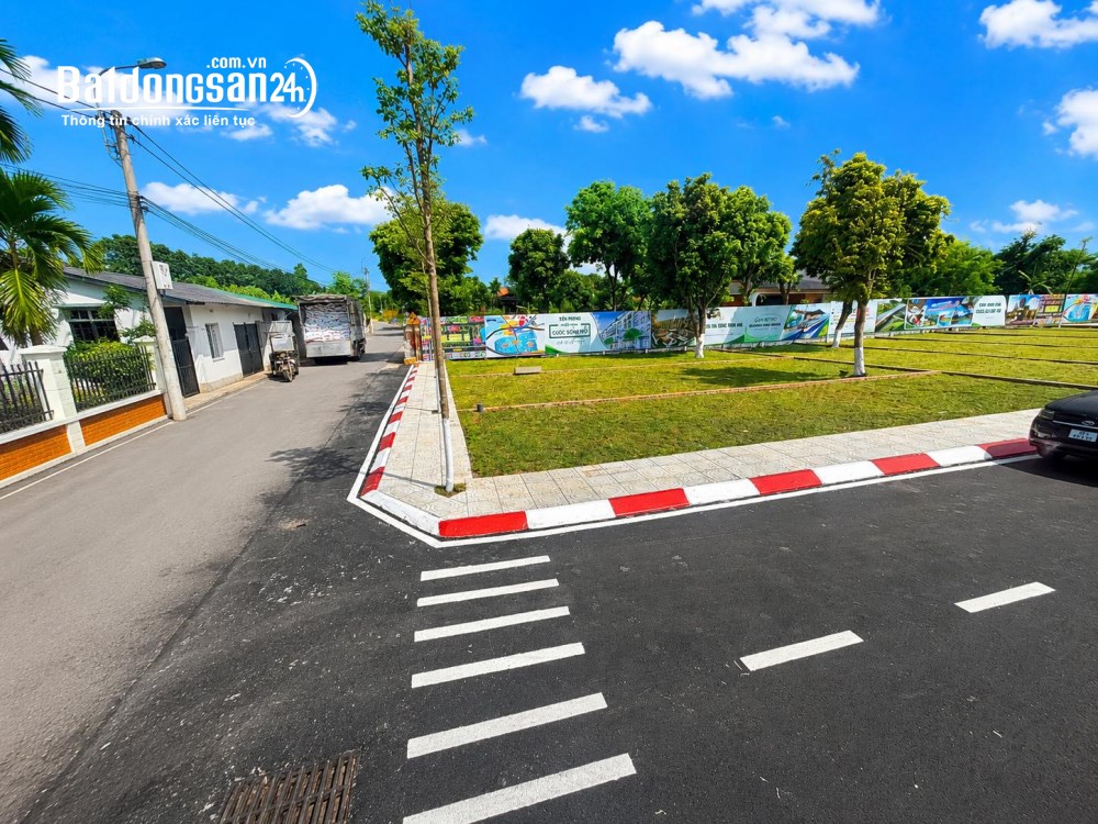 Khoảng 3,5 tỷ cho lô đất 100m2, full thổ cạnh sân bóng, cổng trường ĐHQG, TP Hà Nội