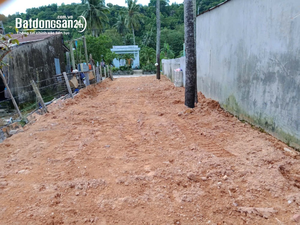 Bán đất 561m2, chỉ 10 tỷ, Sổ hồng chính chủ, Đường ĐT 975, Đặc Khu Phú Quốc, Tỉnh An Giang