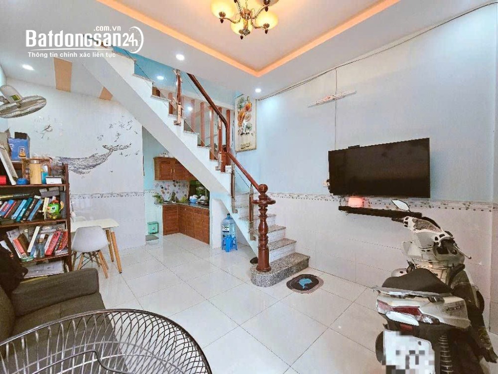 Bán nhà 30m2, 1 trệt, 1 lầu, 2 phòng ngủ, giá 3,4 tỷ, Phường Linh Xuân, TP Hồ Chí Minh