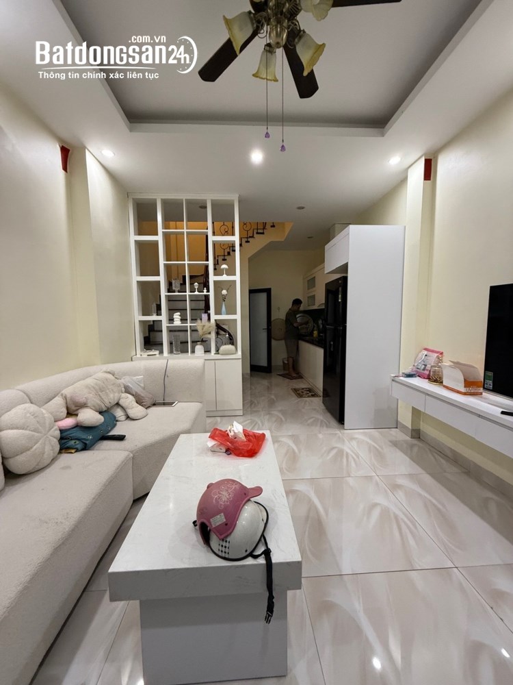 Nhà đẹp 5Tx 30m2, giá 7,5 tỷ, giữ gìn như mới – vài bước ra phố – khu dân trí cao, (Q Long Biên cũ).