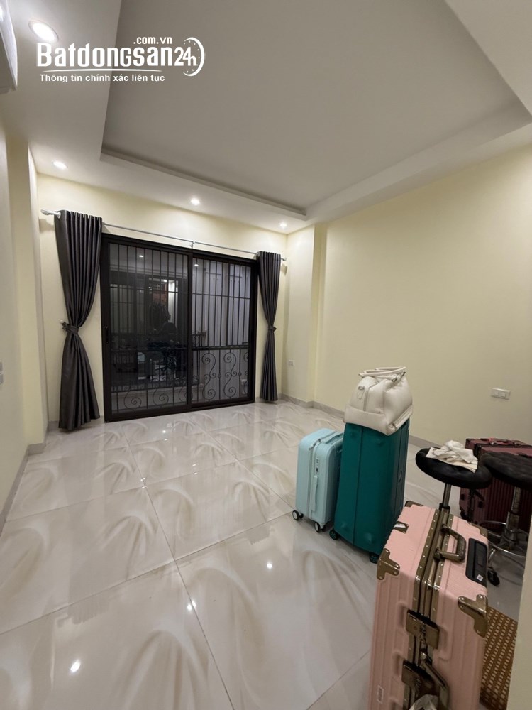 Nhà đẹp 5Tx 30m2, giá 7,5 tỷ, giữ gìn như mới – vài bước ra phố – khu dân trí cao, (Q Long Biên cũ).