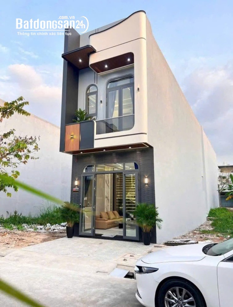 CẦN BÁN GẤP CĂN NHÀ 1 TRỆT 1 LẦU MỚI XÂY XONG NẰM GẦN BỆNH VIỆN HOÀN MỸ - BÌNH DƯƠNG
