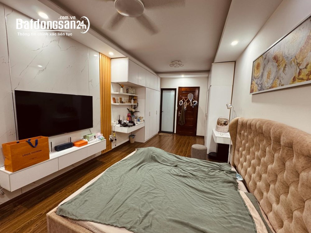 Bán nhà 6 tầng, 37m2, giá 11,5 tỷ Đường Khương Đình, (Q Thanh Xuân cũ), TP Hà Nội