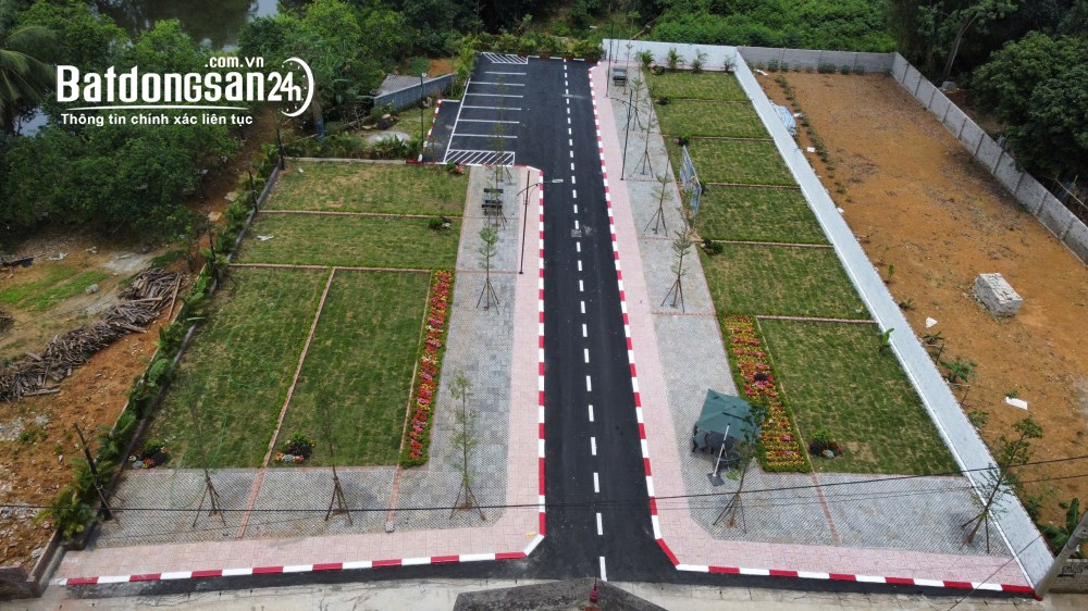 Chính chủ cần bán đất 100m2, giá 4 tỷ, mặt chợ Hoà Lạc cổng trường đại học quốc gia