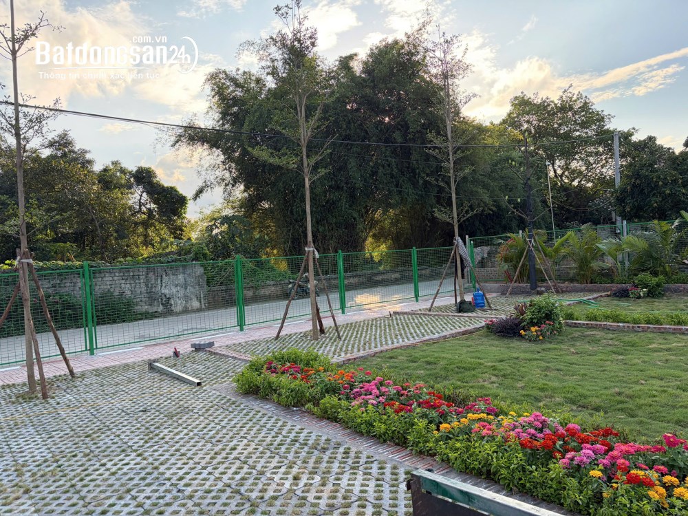 Chính chủ cần bán đất 100m2, giá 4 tỷ, mặt chợ Hoà Lạc cổng trường đại học quốc gia