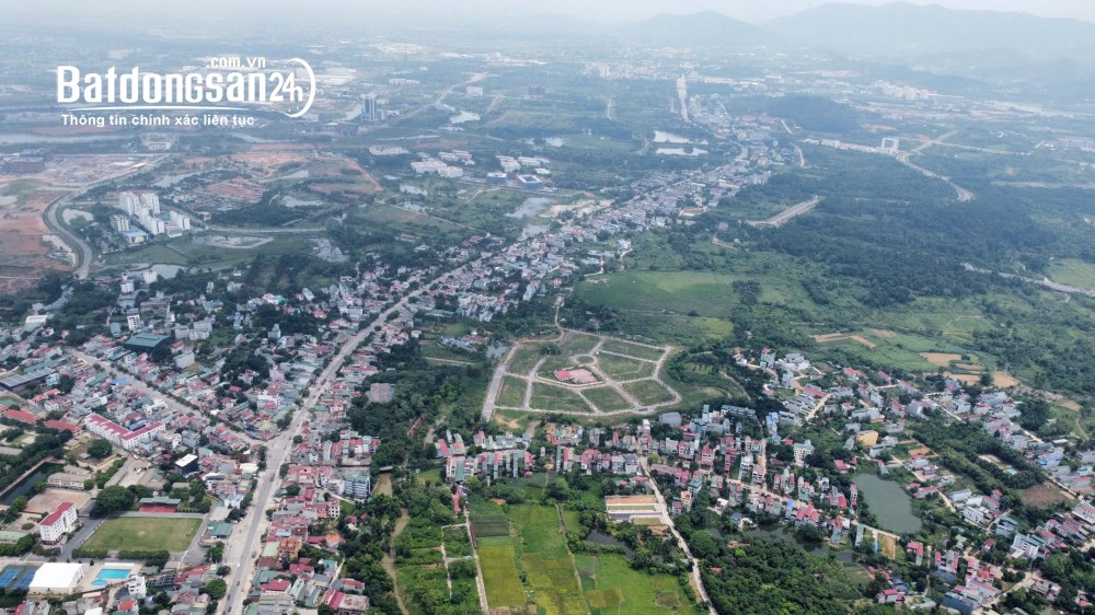 Chính chủ cần bán đất 100m2, giá 4 tỷ, mặt chợ Hoà Lạc cổng trường đại học quốc gia