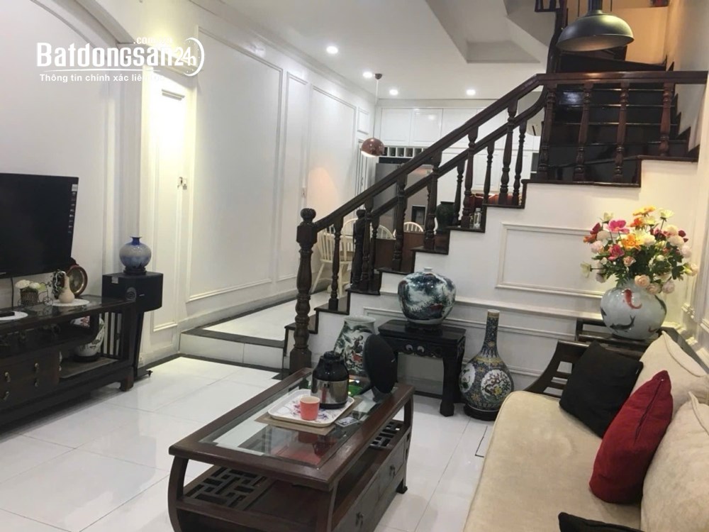 Bán nhà riêng phố Thái Hà, 15,5 tỷ, 60m2, 4PN, 4WC, giá tốt Hot!
