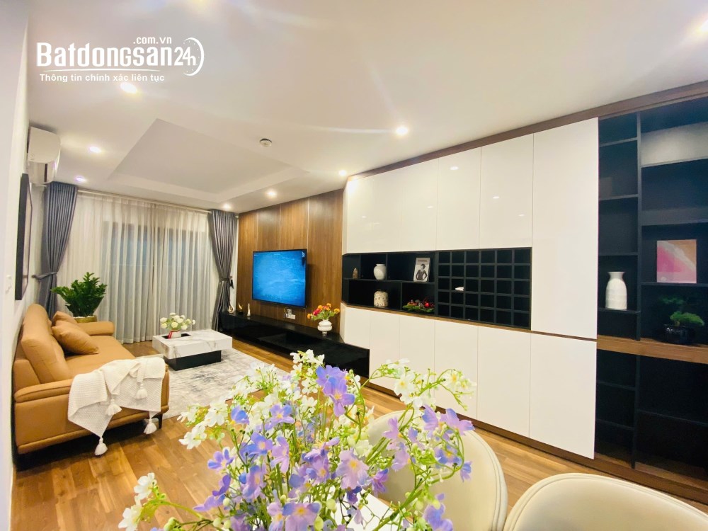 Bán gấp căn hộ chung cư CT36 Xuân La quận Tây Hồ - 100m2 – căn góc – view Hồ Tây.
