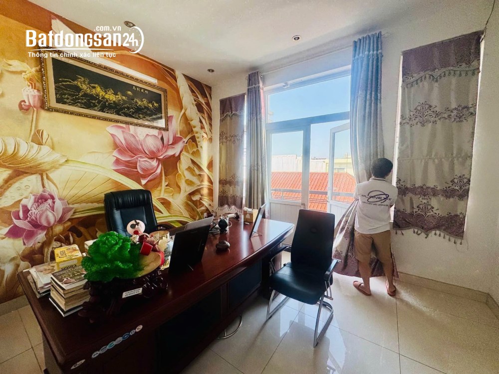 Bán nhà 3.5 tầng kiên cố, ngõ 2 ô tô tránh, 99m², mt 8.4m, sổ sẵn, (Q Hải Châu cũ), TP Đà Nẵng