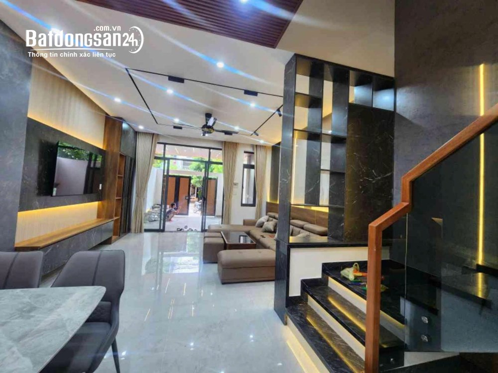 Bán nhà mặt tiền 3 tầng, 100m2, giá 9,75 tỷ, Phường Cẩm Lệ, TP Đà Nẵng