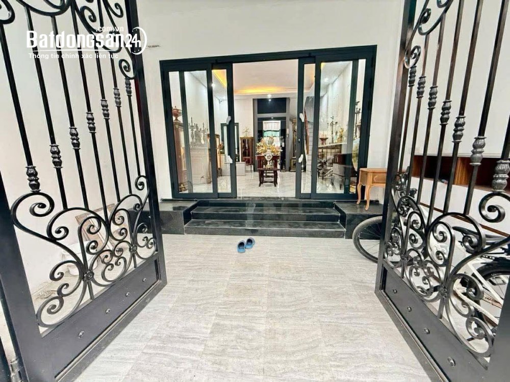Bán nhà phố Vạn Bảo, Ba Đình, 38m2, 6 tầng, mt 4.6m, Giá 23.9 tỷ.