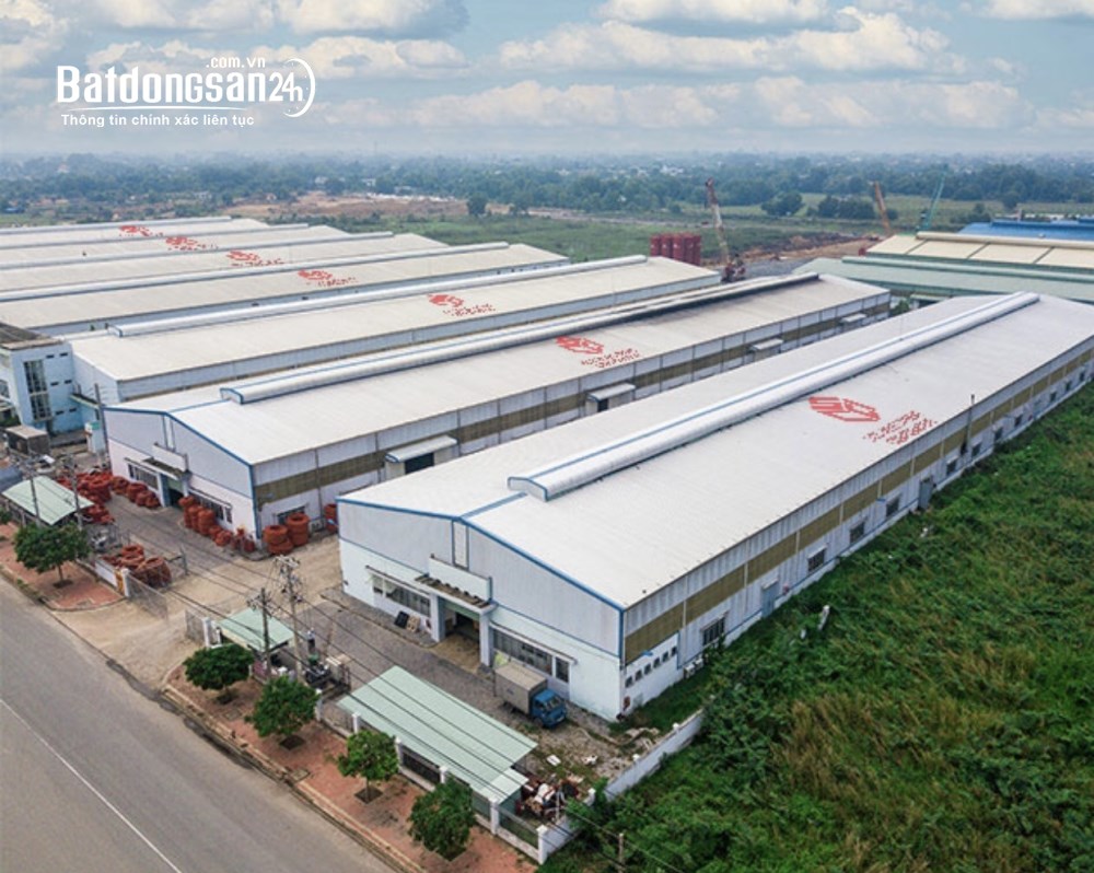 Cho thuê xưởng 2059m2 (share 1/2 nhà xưởng), giá 4,3$/m2, chưa thuế, (H Củ Chi cũ).