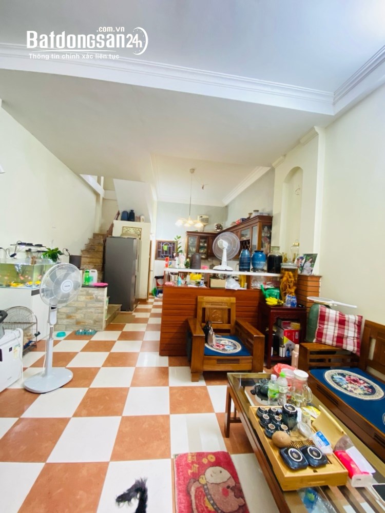 Bán nhà gấp 39m2, 3 tầng, giá 8 tỷ, Phường Bồ Đề (Q Long Biên cũ), TP Hà Nội