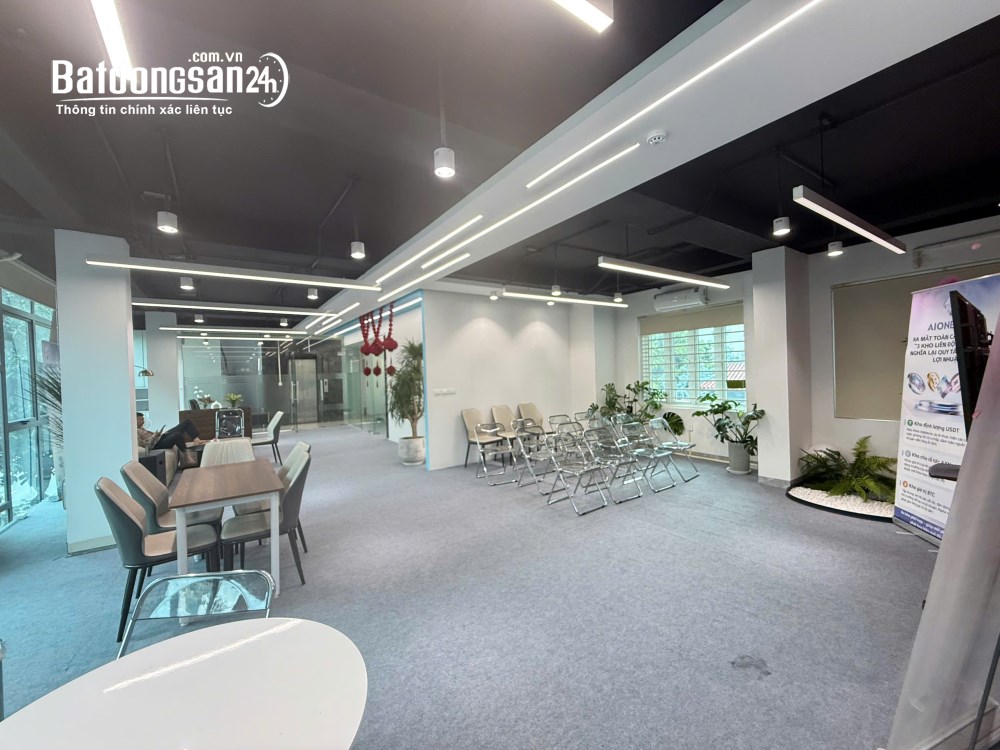 Cho thuê sàn VP 360m2 mặt phố Nguyễn Văn Huyên, sẵn vào hoạt động, (Q. Cầu Giấy), TP Hà Nội