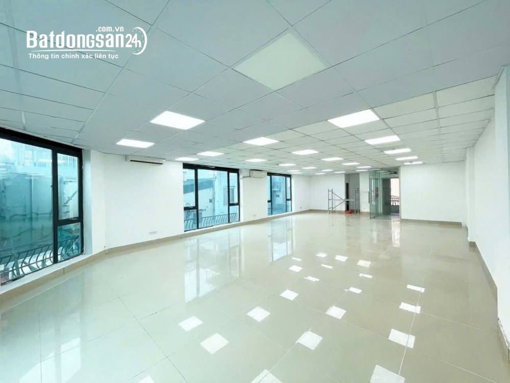 Cho thuê sàn VP 360m2 mặt phố Nguyễn Văn Huyên, sẵn vào hoạt động, (Q. Cầu Giấy), TP Hà Nội