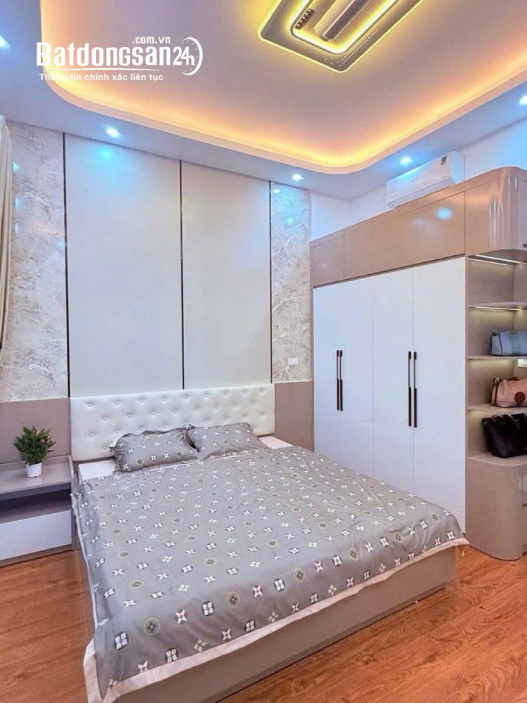 Bán nhà 5 tầng, 50m2, TM, giá 18 tỷ, Đường Khương Đình, (Q Thanh Xuân cũ)