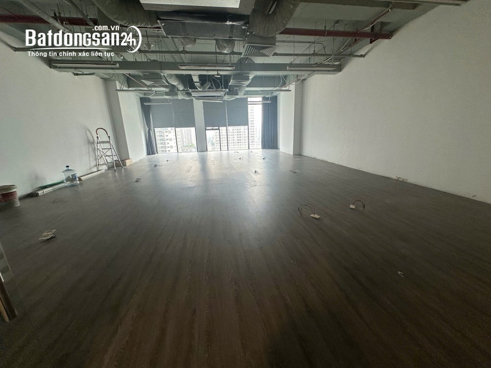 CHO THUÊ VP VIEW ĐẸP 105M2 TÒA GOLDEN LAND VỚI VỊ TRÍ ĐẮC ĐỊA, THIẾT KẾ HIỆN ĐẠI