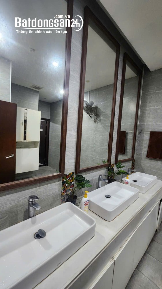 CHO THUÊ VĂN PHÒNG 256M2 TẠI TÒA D2 GIẢNG VÕ, VIEW HỒ, MT RỘNG