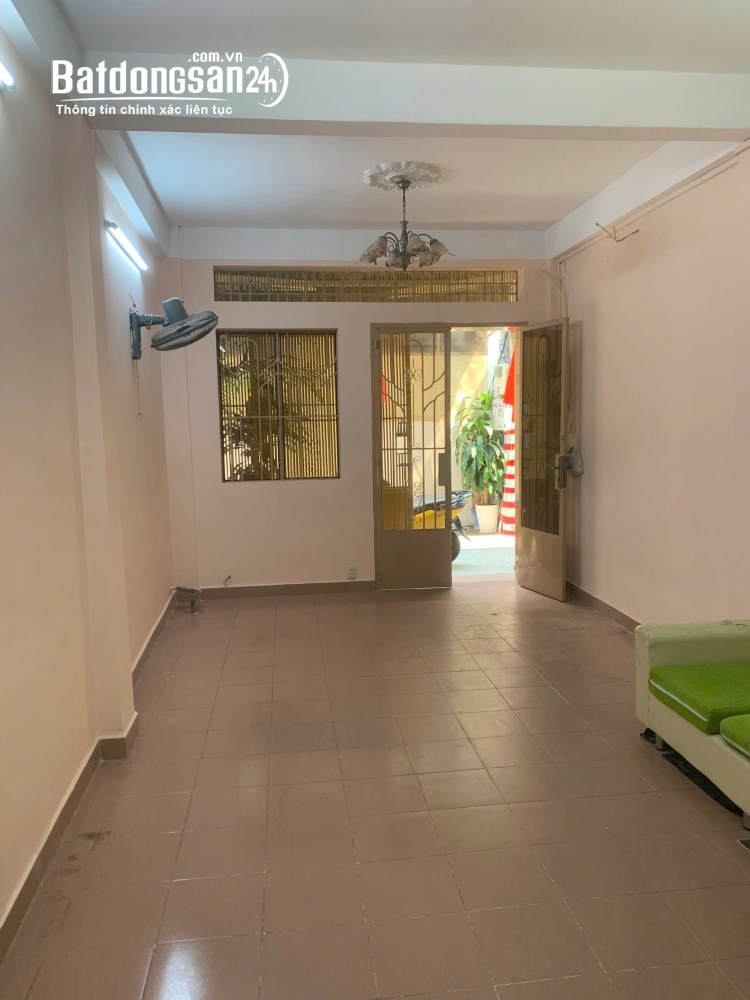 Cho thuê nhà 1 trệt, 2 lầu và sân thượng, giá 14 tr/th, Nguyễn Đình Chiểu, P. Bàn Cờ (Quận 3 cũ).