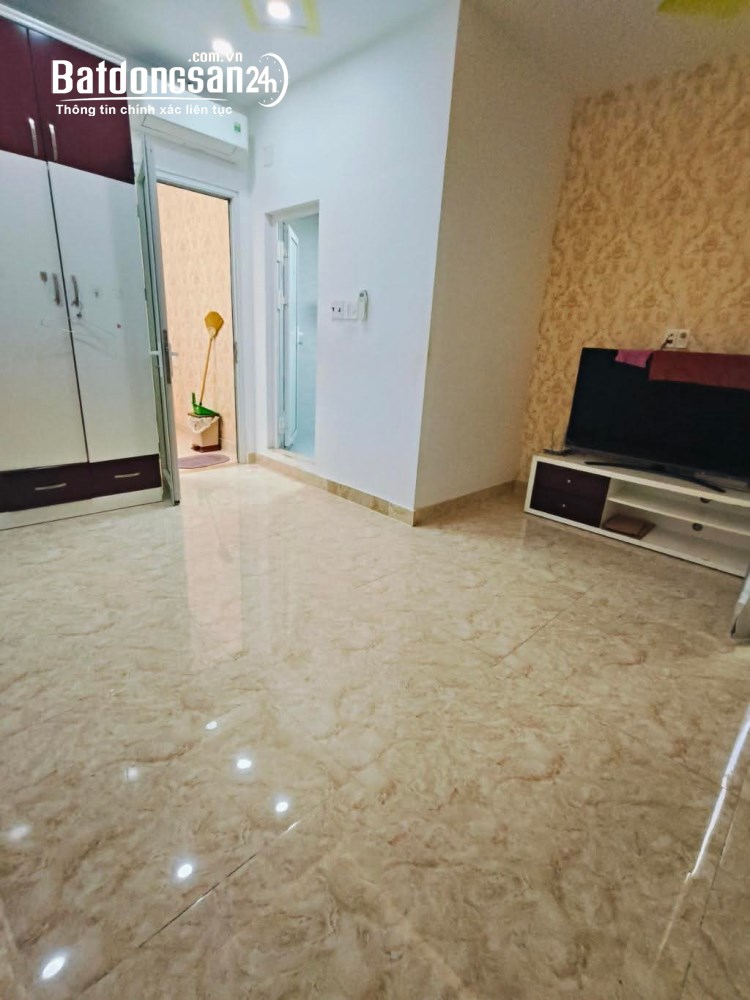 Nhà mặt tiền 4 lầu Bùi Minh Trực/ Quận 8. Giá chỉ hơn 9 tỷ còn thương lượng.