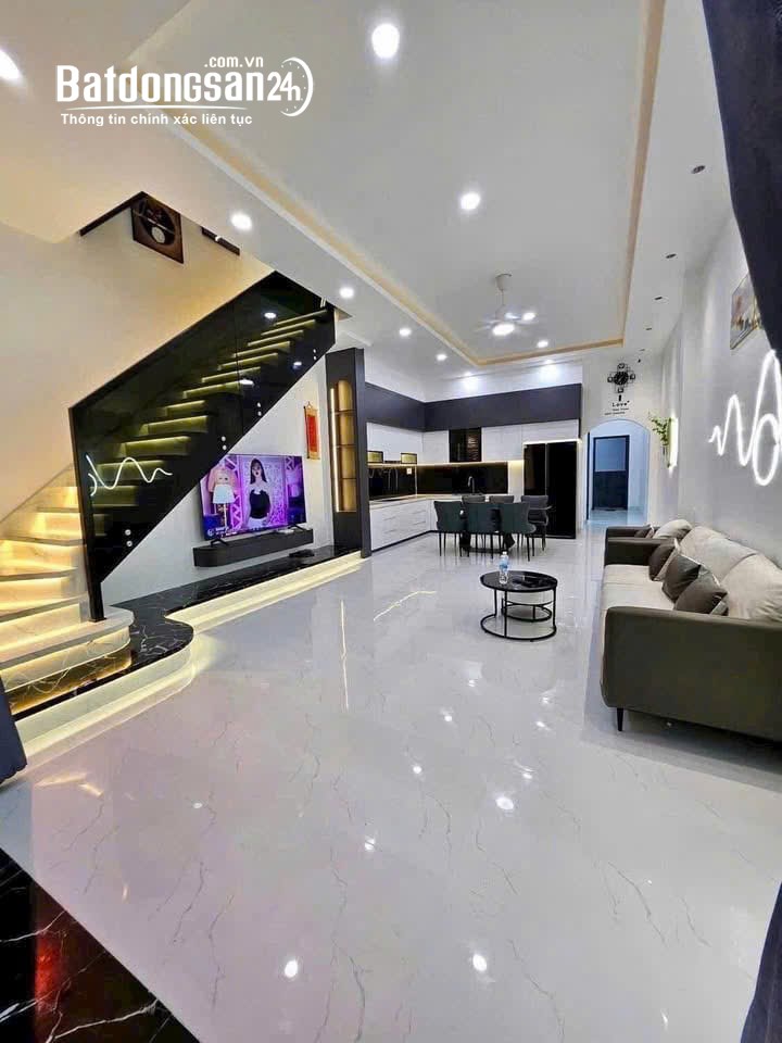 Nhà mới xây 1 trệt 1 lầu, giá 2,4 tỷ, đường 6m, sân 5m + vườn 10m, Thủ Dầu Một