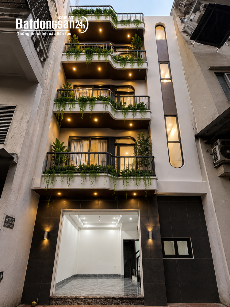 Bán nhà 5 tầng, 35m2, giá 8.5 tỷ, Phường Việt Hưng (Q Long Biên cũ), TP Hà Nội