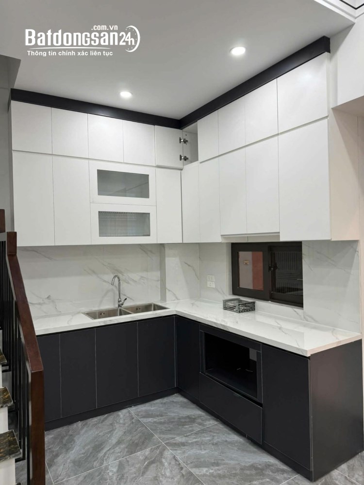 Bán nhà 5 tầng, 35m2, giá 8.5 tỷ, Phường Việt Hưng (Q Long Biên cũ), TP Hà Nội