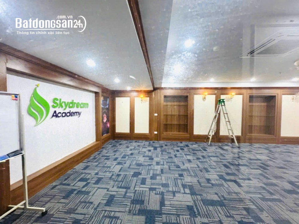 Chào thuê 160m2 sàn VP, mặt phố Trần Thái Tông, giá hợp lý, sẵn bàn giao, giá 40 tr/th.