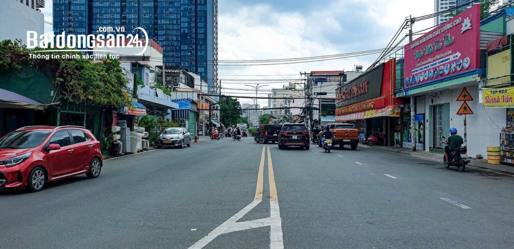 Bán nhà mt 18x10m, 1 trệt 1 lầu, vị trí vàng, giá 29.5 tỷ, Đ. Phú Thuận, (Quận 7 cũ)
