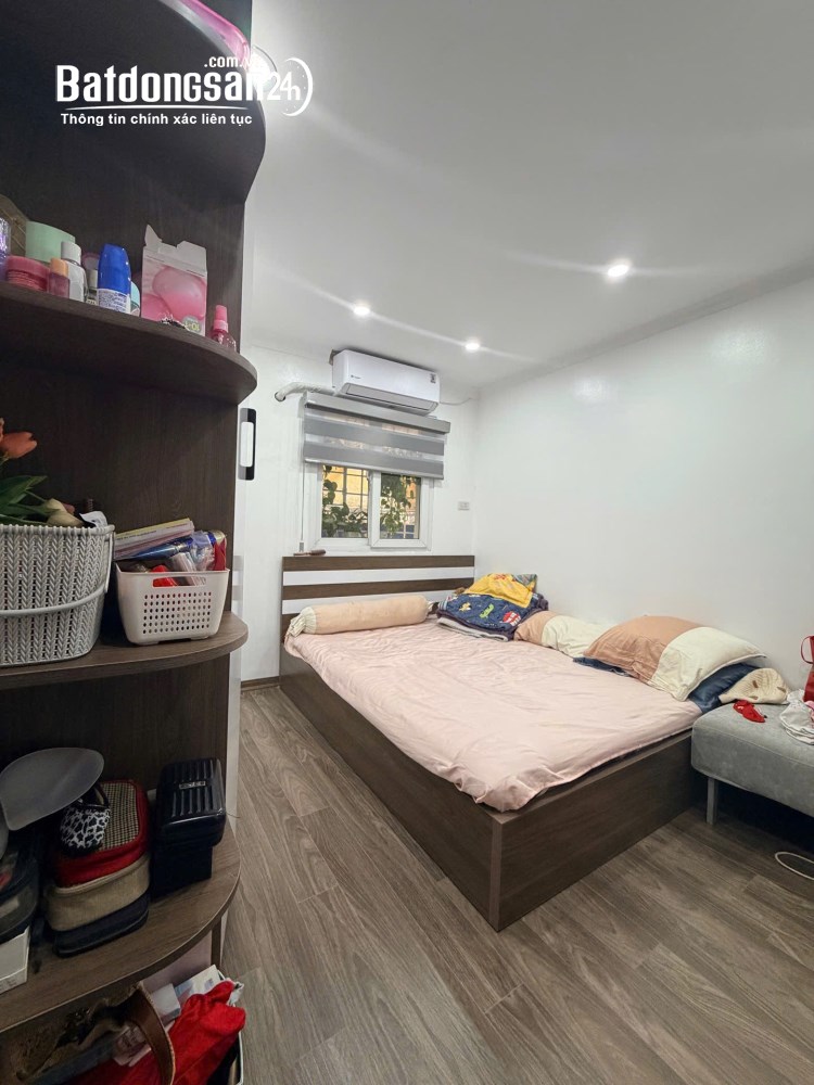 Bán căn hộ 3 ngủ-Phố Pháo Đài Láng - ô tô tránh đỗ cổng chân cầu thang - 6,2 tỷ