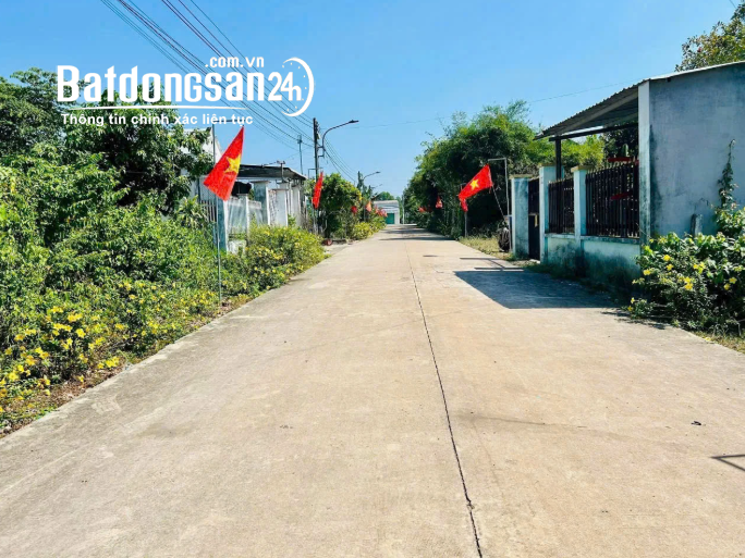 Bán Lỗ Gấp Đất Thổ Cư tại TP. HCM Gần KCN – 233m2 – MT 14m – Chỉ 340 Triệu.