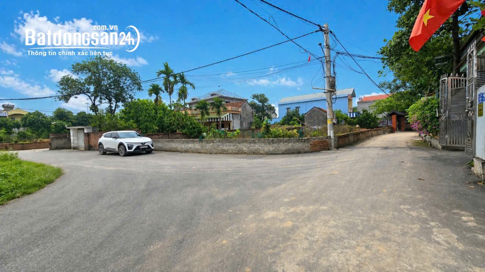 LÔ GÓC, VIEW HỒ, 100M2 FULL ĐẤT Ở, CHỈ HƠN 4 TỶ, Xã Phú Cát (H Quốc Oai cũ).