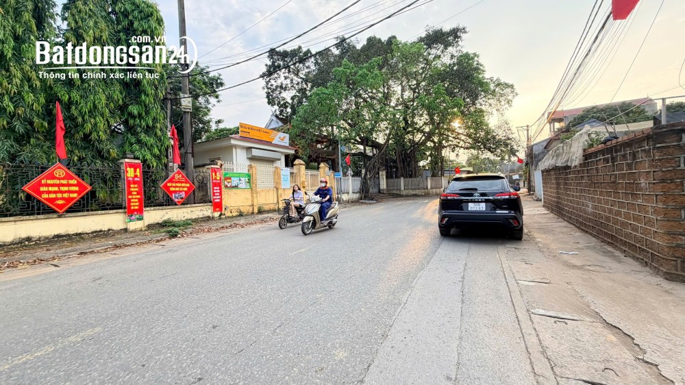 LÔ GÓC, VIEW HỒ, 100M2 FULL ĐẤT Ở, CHỈ HƠN 4 TỶ, Xã Phú Cát (H Quốc Oai cũ).