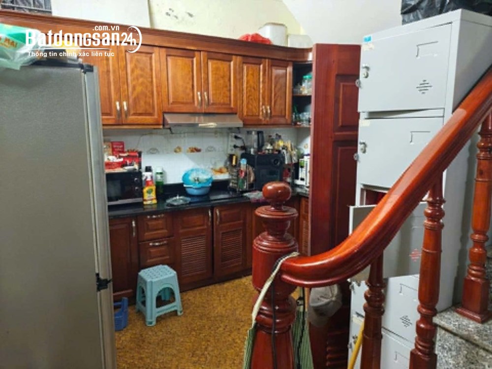 NHÀ ĐẸP GẦN PHỐ LÊ DUẨN, NGÕ RỘNG, 39m2 x 5T, giá hơn 9 tỷ, (Q Đống Đa cũ)