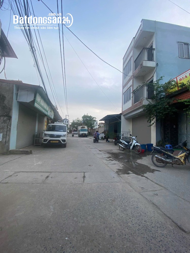 Bán nhà 3 tầng 100m2, full thổ cư, thôn Thường Lệ- Mê Linh, sẵn vào ở- có thể kinh doanh.