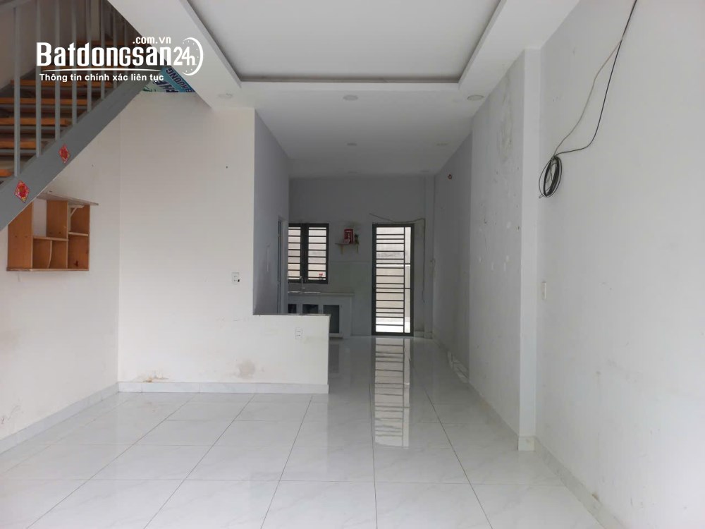 Nhà  trệt + 1 lầu , 4PN , 4WC, giá hơn 5 tỷ, Huỳnh Bá Chánh, Xã Tân Nhựt, TP Hồ Chí Minh